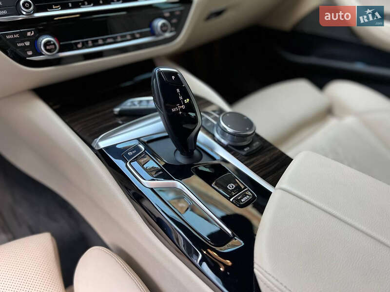 Седан BMW 5 Series 2020 в Львове