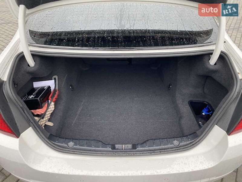 Седан BMW 5 Series 2013 в Львове