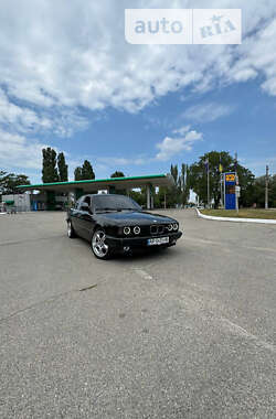 Седан BMW 5 Series 1990 в Запоріжжі