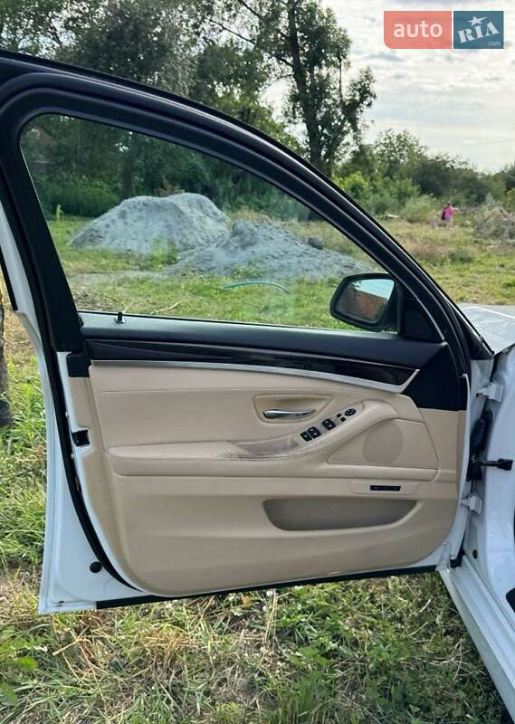 Седан BMW 5 Series 2014 в Нововолинську