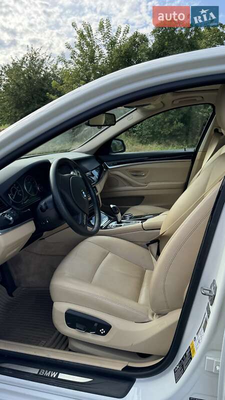 Седан BMW 5 Series 2014 в Нововолинську