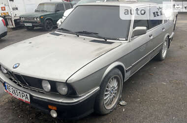 Седан BMW 5 Series 1983 в Дніпрі