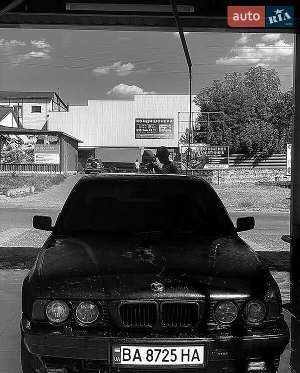 Седан BMW 5 Series 1992 в Гайвороне