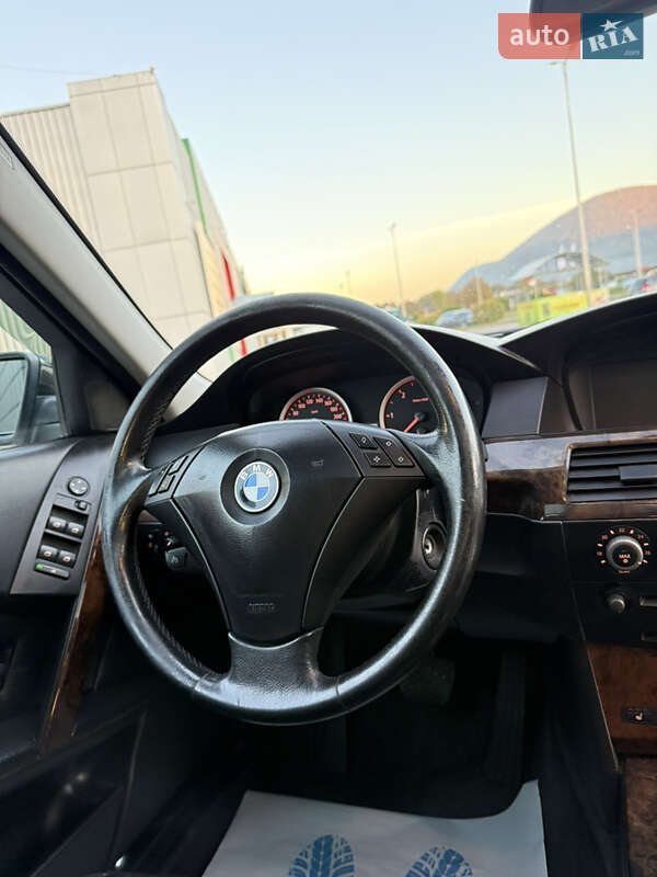 Седан BMW 5 Series 2005 в Тячеві