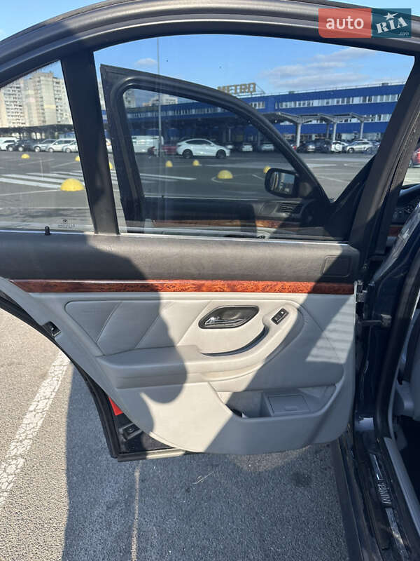 Седан BMW 5 Series 2001 в Киеве