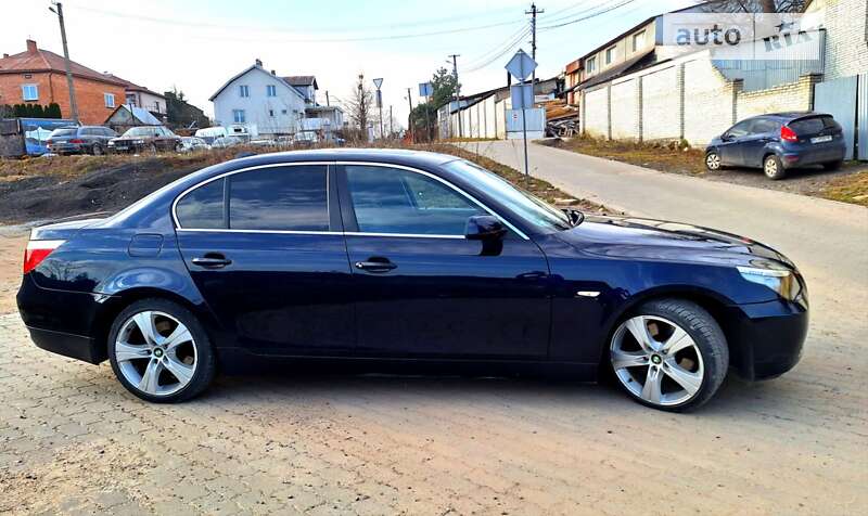 Седан BMW 5 Series 2004 в Львові