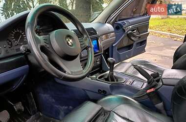 Седан BMW 5 Series 2001 в Раздельной