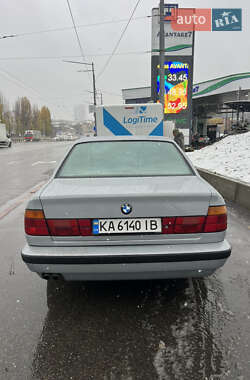 Седан BMW 5 Series 1990 в Киеве