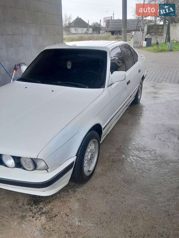Седан BMW 5 Series 1988 в Татарбунарах