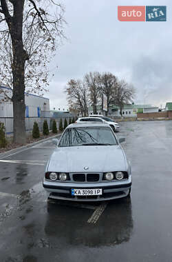 Седан BMW 5 Series 1990 в Умані