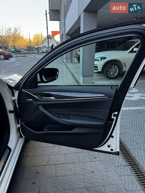 Седан BMW 5 Series 2017 в Львове