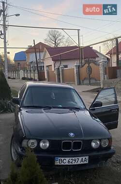 Седан BMW 5 Series 1990 в Чернівцях