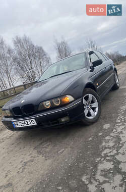 Седан BMW 5 Series 2000 в Глинне