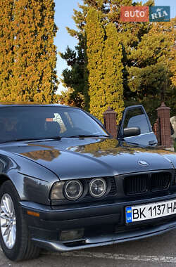 Седан BMW 5 Series 1990 в Рівному