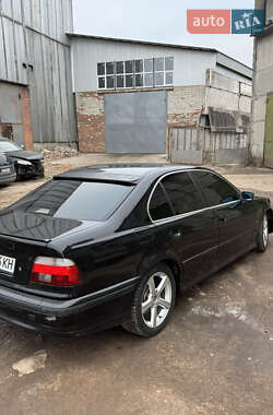 Седан BMW 5 Series 1995 в Глухові