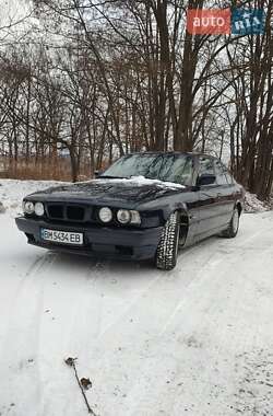 Седан BMW 5 Series 1988 в Сумах