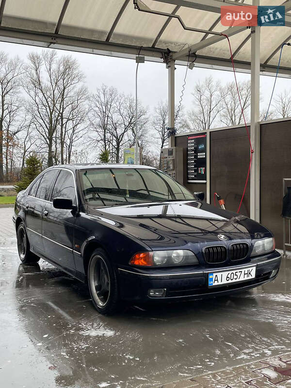 Седан BMW 5 Series 2000 в 