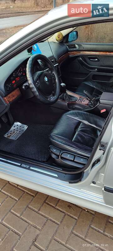 Седан BMW 5 Series 2000 в Олександрії