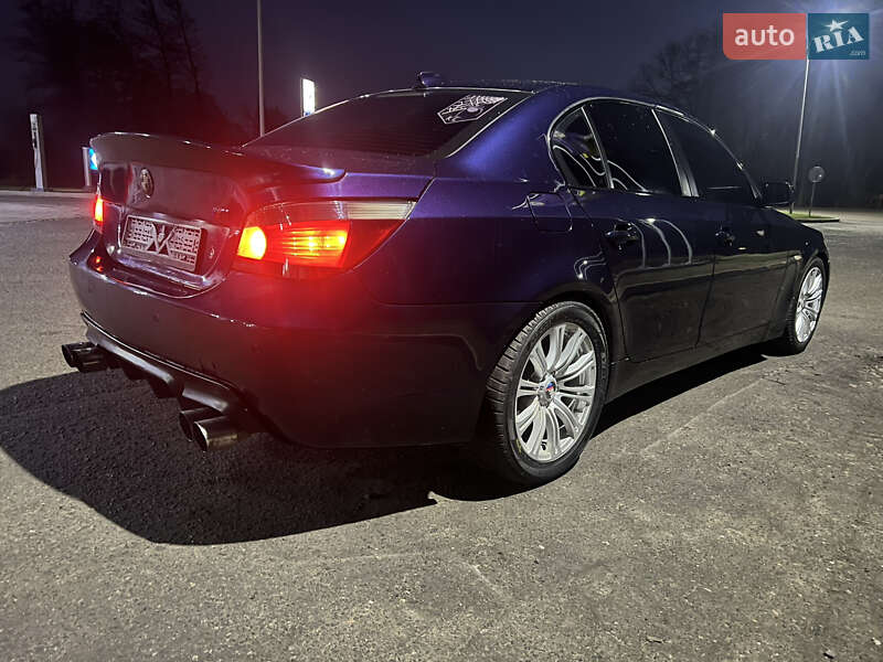 Седан BMW 5 Series 2004 в Ромнах