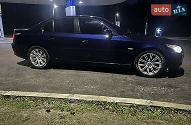 Седан BMW 5 Series 2004 в Ромнах