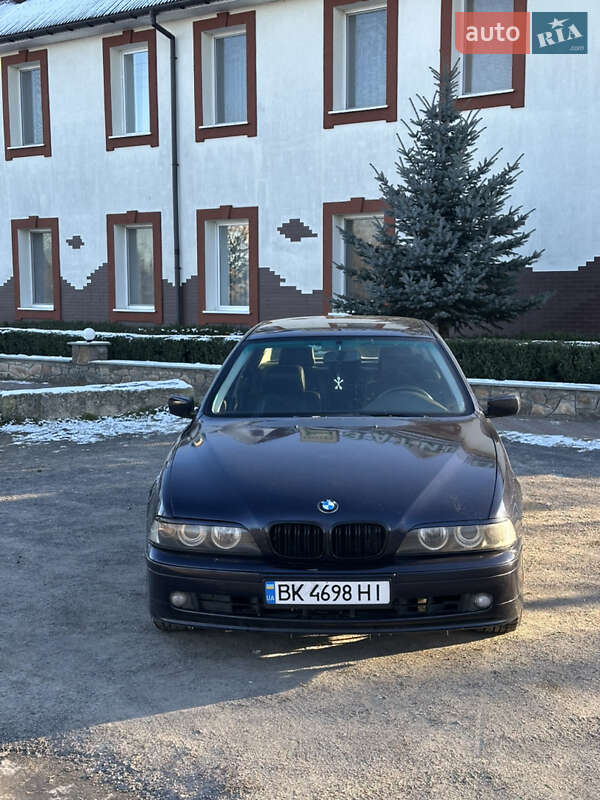 Седан BMW 5 Series 2000 в Рокитном