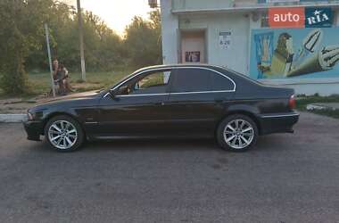 Седан BMW 5 Series 1997 в Новгородці