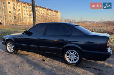 Седан BMW 5 Series 1988 в Жовкві