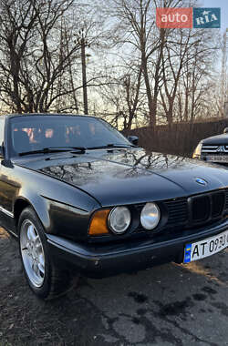 Седан BMW 5 Series 1988 в Жовкві