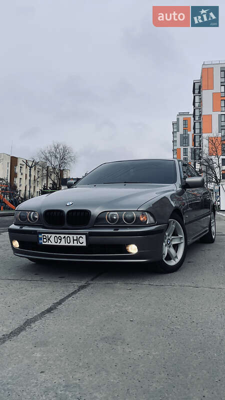 Седан BMW 5 Series 2003 в Вараші