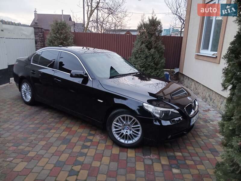 Седан BMW 5 Series 2005 в Вараші