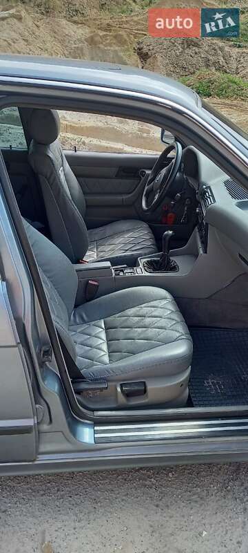 Седан BMW 5 Series 1988 в Львові