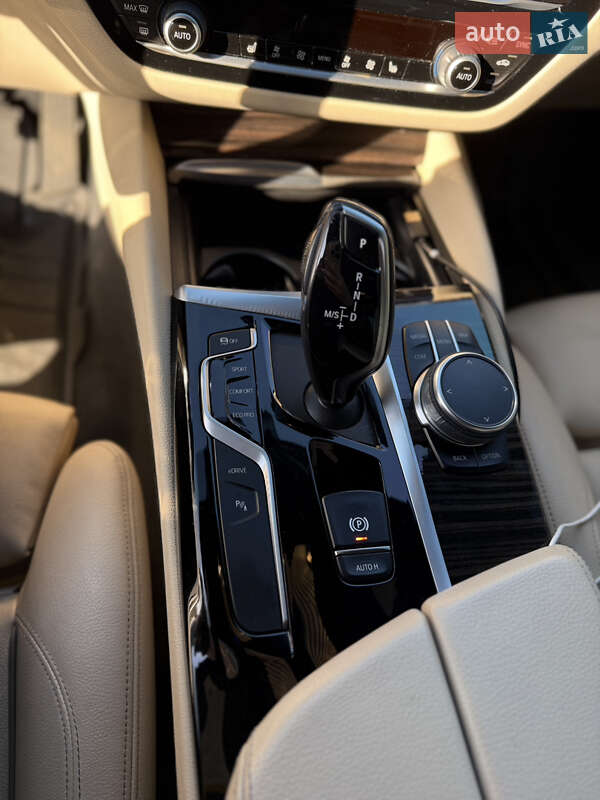 Седан BMW 5 Series 2018 в Львові