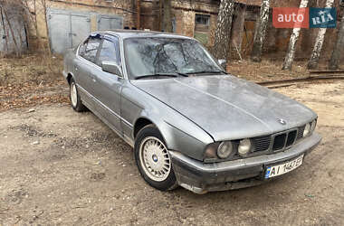 Седан BMW 5 Series 1989 в Ромнах