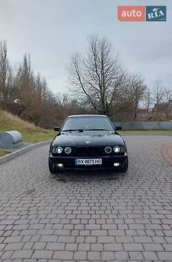 Седан BMW 5 Series 1994 в Виннице