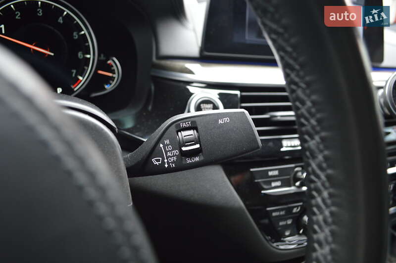 Седан BMW 5 Series 2017 в Львові