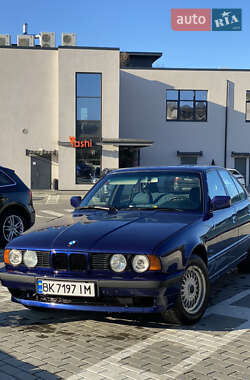 Седан BMW 5 Series 1988 в Рівному