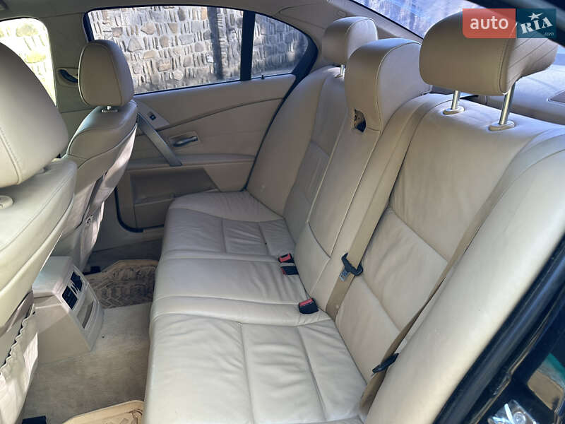 Седан BMW 5 Series 2005 в Черновцах