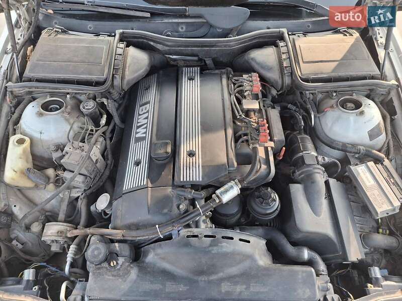 Седан BMW 5 Series 2001 в Синельниковому