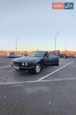 Седан BMW 5 Series 1988 в Виннице