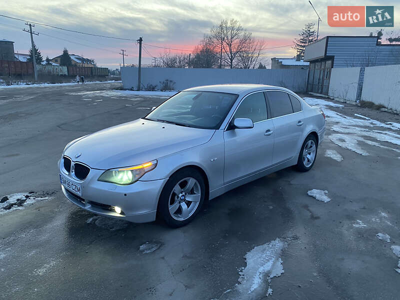 Седан BMW 5 Series 2004 в Рокитном