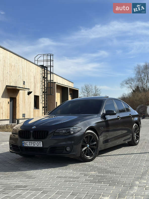 Седан BMW 5 Series 2015 в Львові