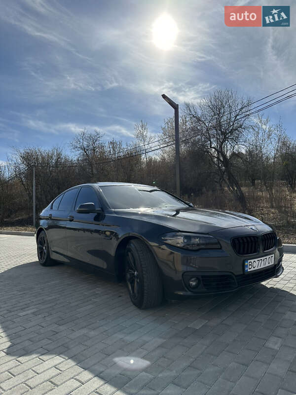 Седан BMW 5 Series 2015 в Львові