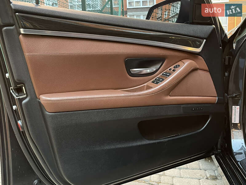 Седан BMW 5 Series 2012 в Львове