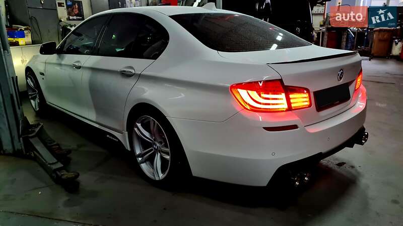 Седан BMW 5 Series 2011 в Львове
