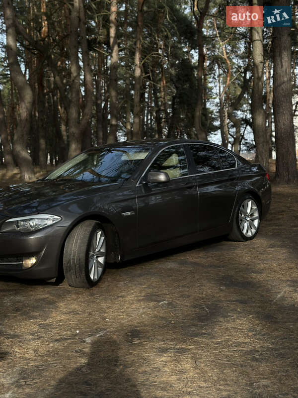 Седан BMW 5 Series 2010 в Сумах