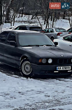 Седан BMW 5 Series 1992 в Киеве