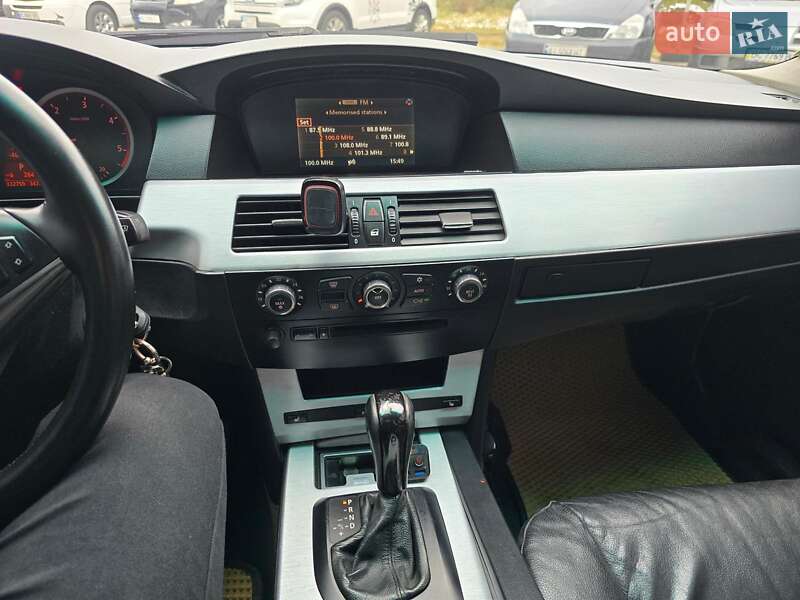 Седан BMW 5 Series 2005 в Львове
