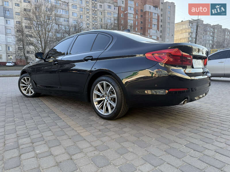Седан BMW 5 Series 2017 в Хмельницком