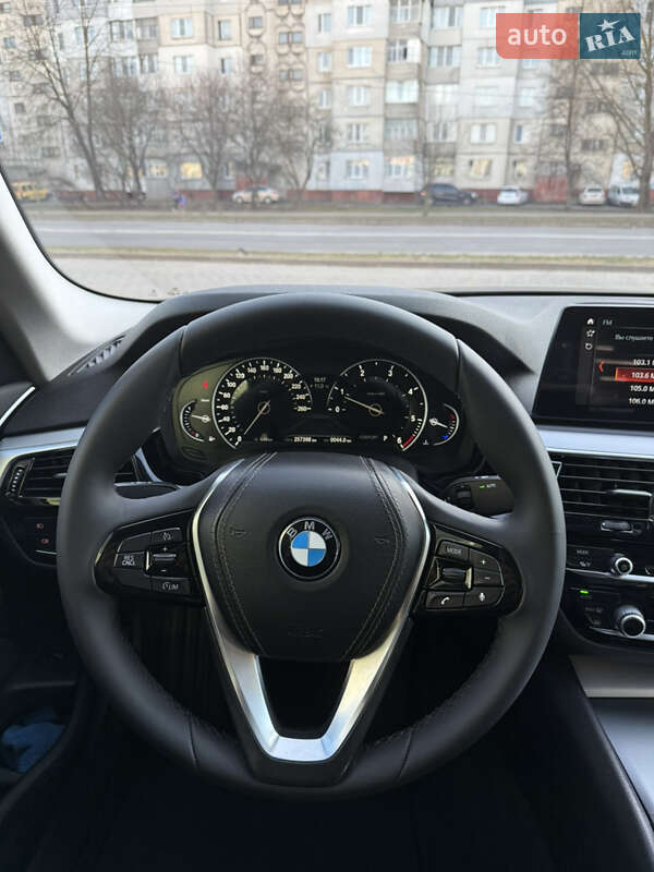 Седан BMW 5 Series 2017 в Хмельницком