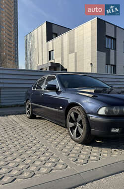 Седан BMW 5 Series 2000 в 